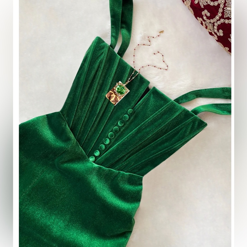 Adeirlina green velvet midi dress